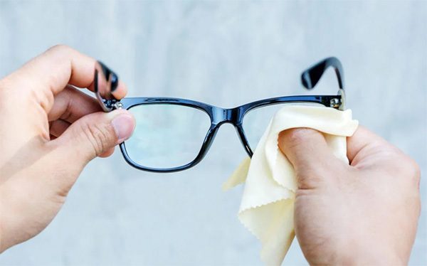 Illustration published with the Seesee article A Comprehensive Guide to Blue Cut Lens Refractive Index: Blue Cut Lenses Maintenance
