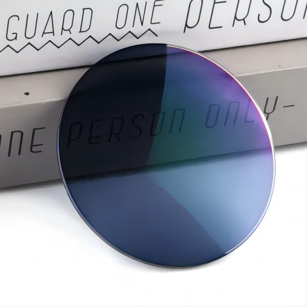 Illustration published with the Seesee article Choosing Durable Photochromic Single Vision Lenses: A Comprehensive Guide: Photochromic Single Vision Lens