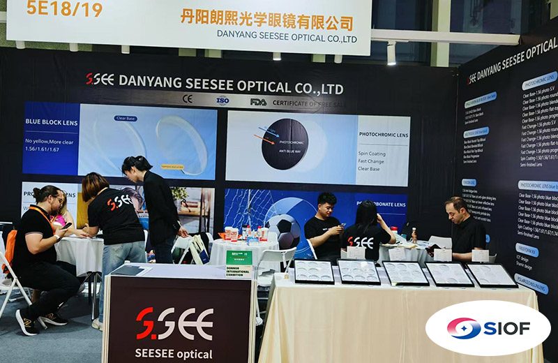 Seesee booth 5E18/19 at SIOF in Shanghai with staff and visitors at a display table